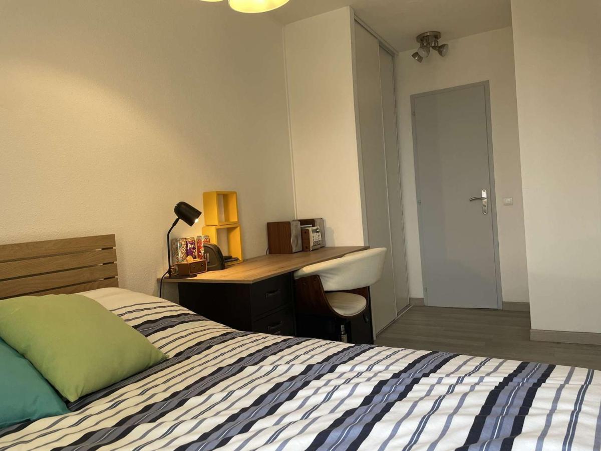Appartement Avec Balcon Et Piscine - La Rochelle - Fr-1-246-595 *